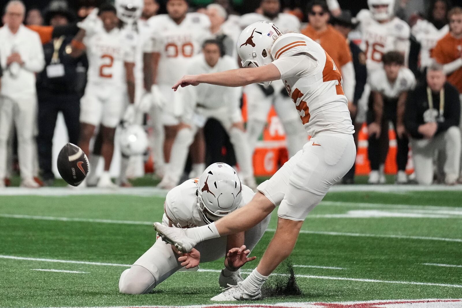 Texas; Bert Auburn (45) misses a field goal in the closing seconds during of regulation in the quarterfinals of a College Football Playoff game against Arizona State, Wednesday, Jan. 1, 2025, in Atlanta. (AP Photo/Brynn Anderson)