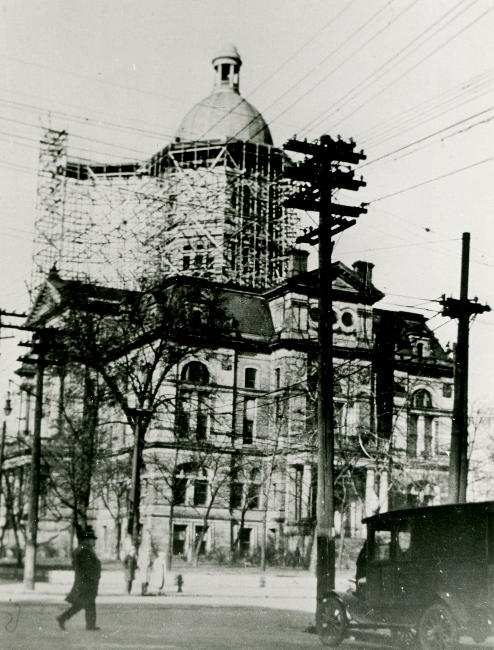 Photo of the historic Butler County courthouse fire on March 14, 1912  in Hamilton.  JOURNAL-NEWS FILE PHOTO