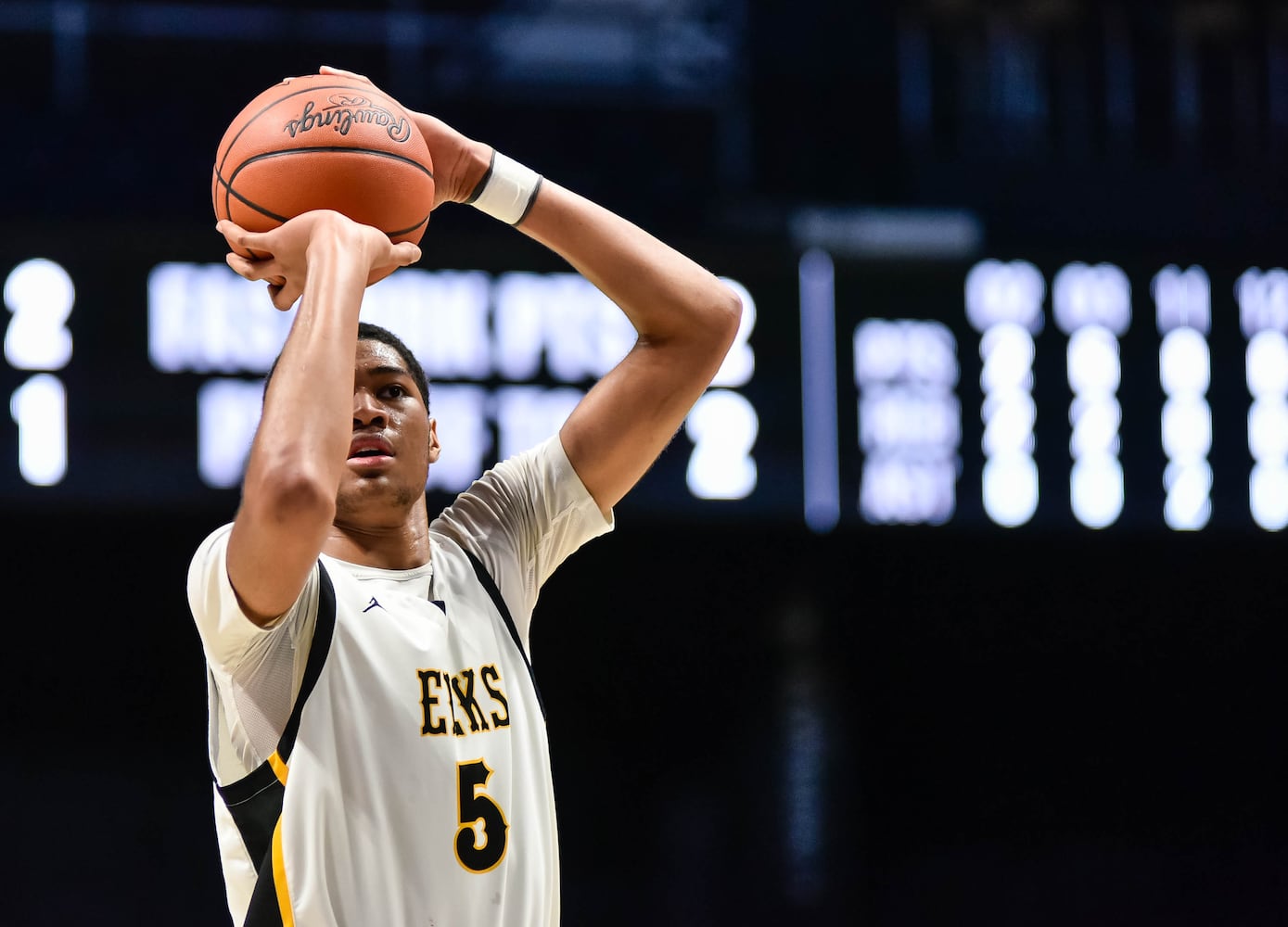 Centerville beats Lakota West in D1 boys district basketball final