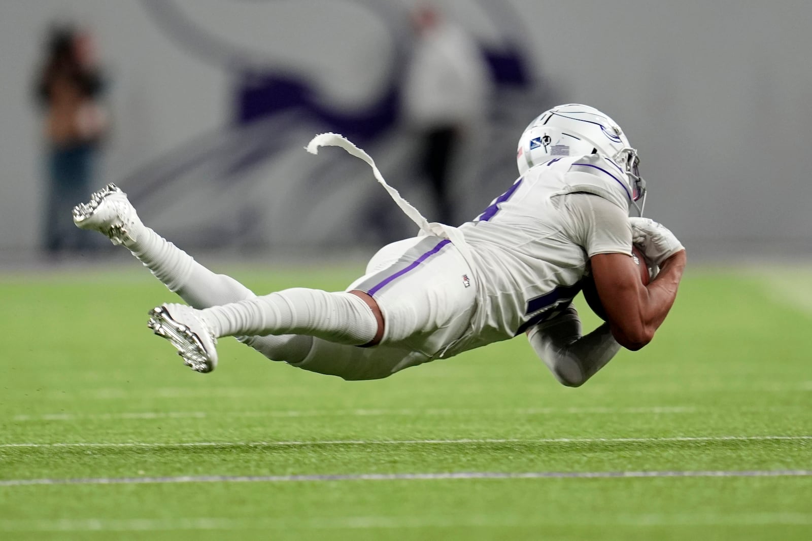 Minnesota Vikings wide receiver Justin Jefferson catches a pass for a first down during the second half of an NFL football game against the Chicago Bears, Monday, Dec. 16, 2024, in Minneapolis. (AP Photo/Abbie Parr)