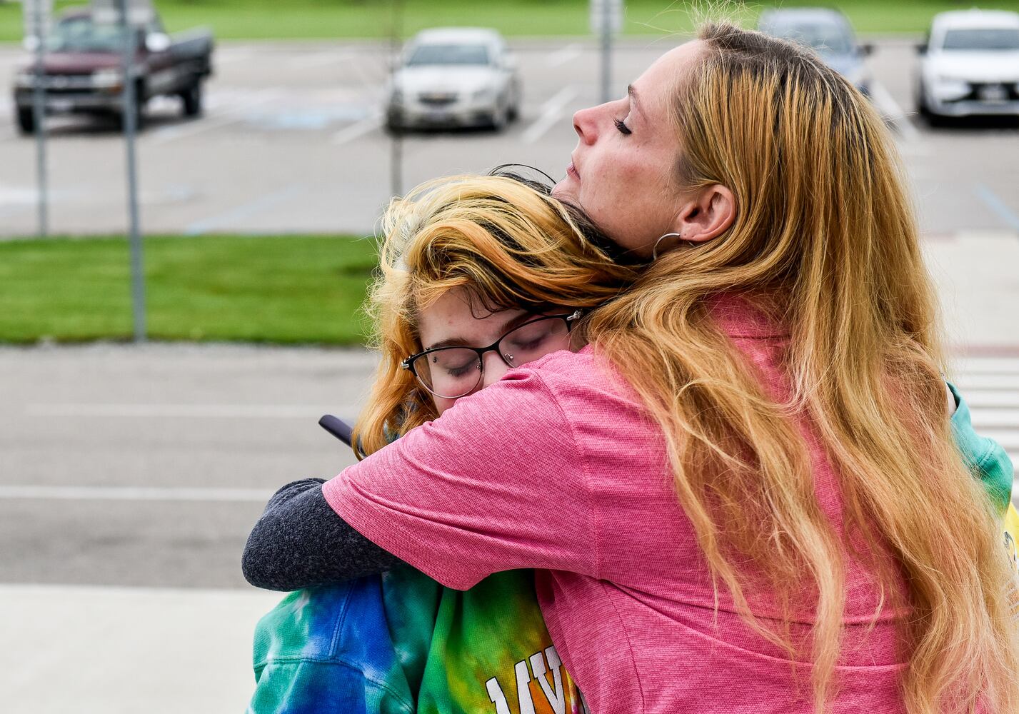 Middletown High School graduates drive up to receive diplomas