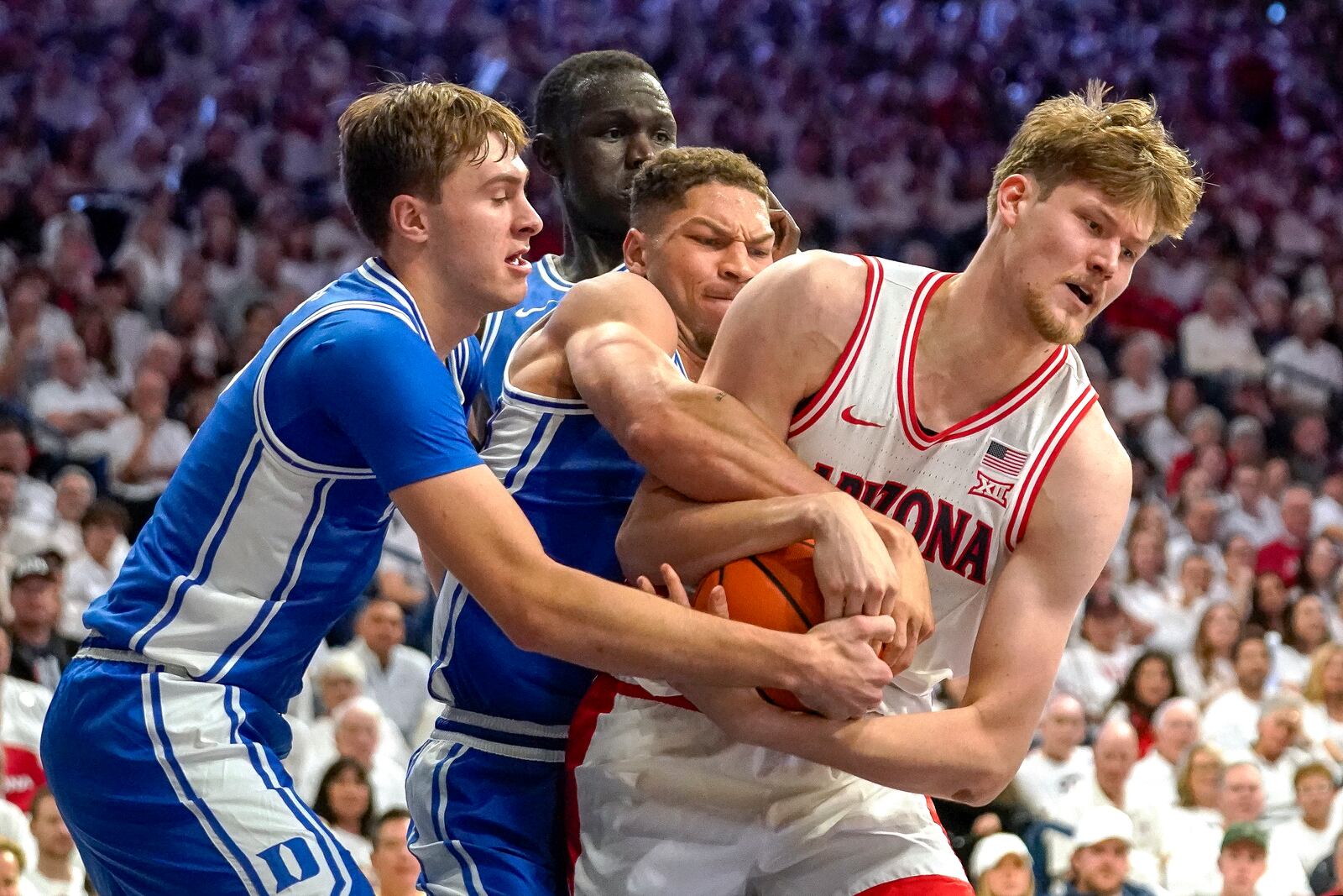 Arizona Henri Veesaar, right, wins a rebound over Duke guard Cooper Flagg, left, and Mason Gillis, middle, during the second half of an NCAA college basketball game Friday, Nov. 22, 2024, in Tucson, Ariz. (AP Photo/Darryl Webb)