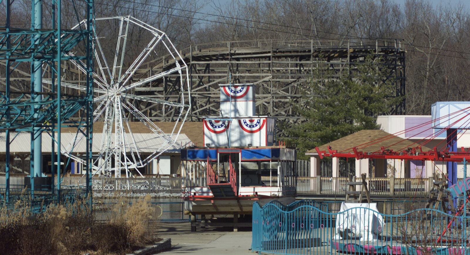 Americana Amusement Park sits idle in 2000.