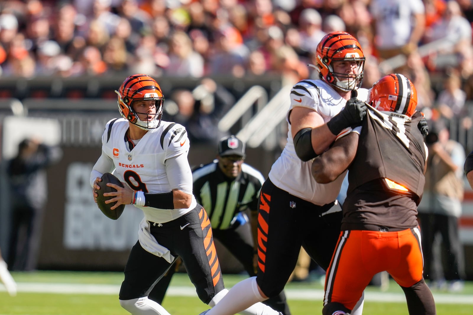 Cincinnati Bengals quarterback Joe Burrow (9) drops back to pass in the first half of an NFL football game against the Cleveland Browns, Sunday, Oct. 20, 2024, in Cleveland. (AP Photo/Sue Ogrocki)