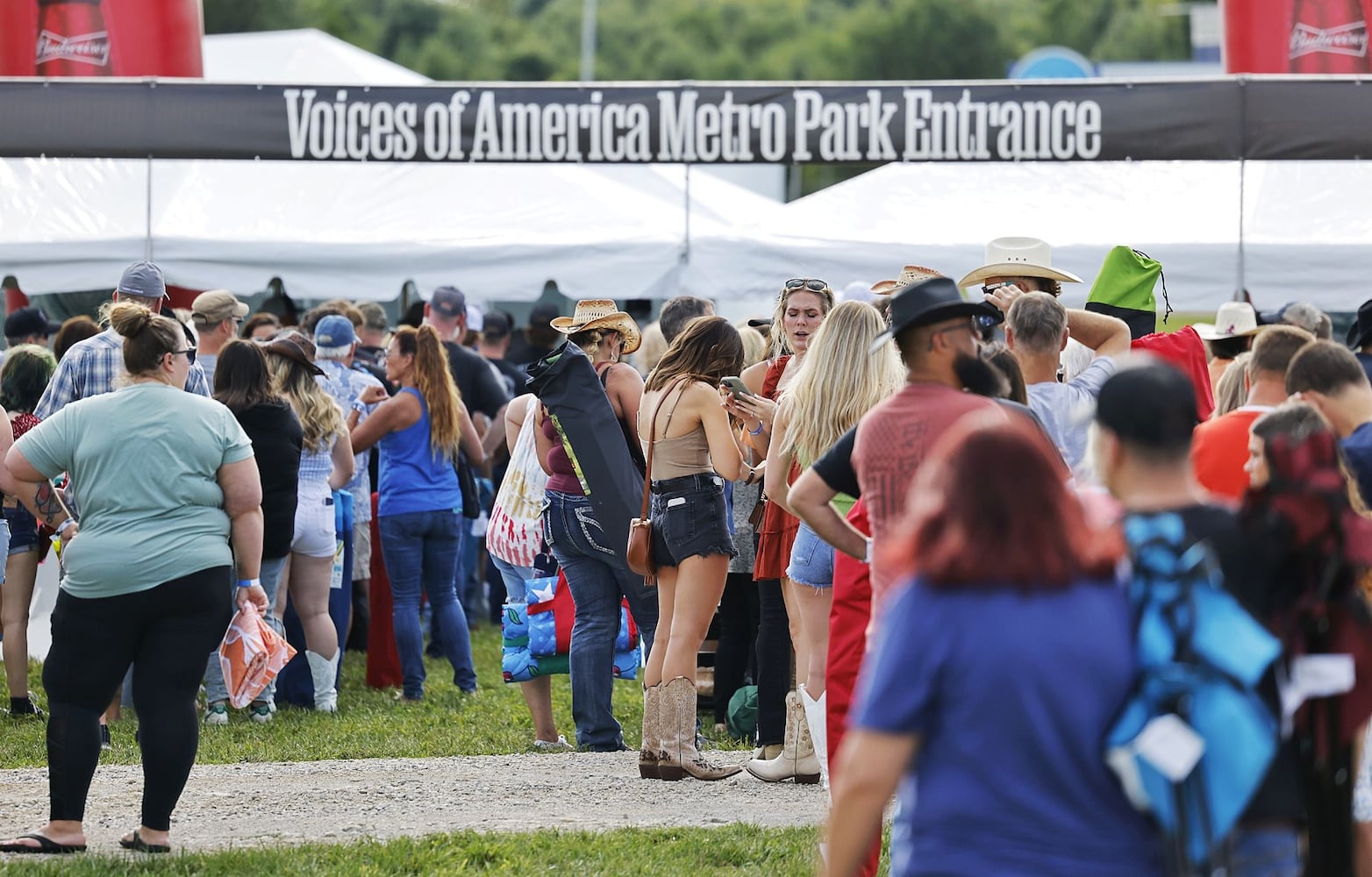 081023 VOA Country Music fest