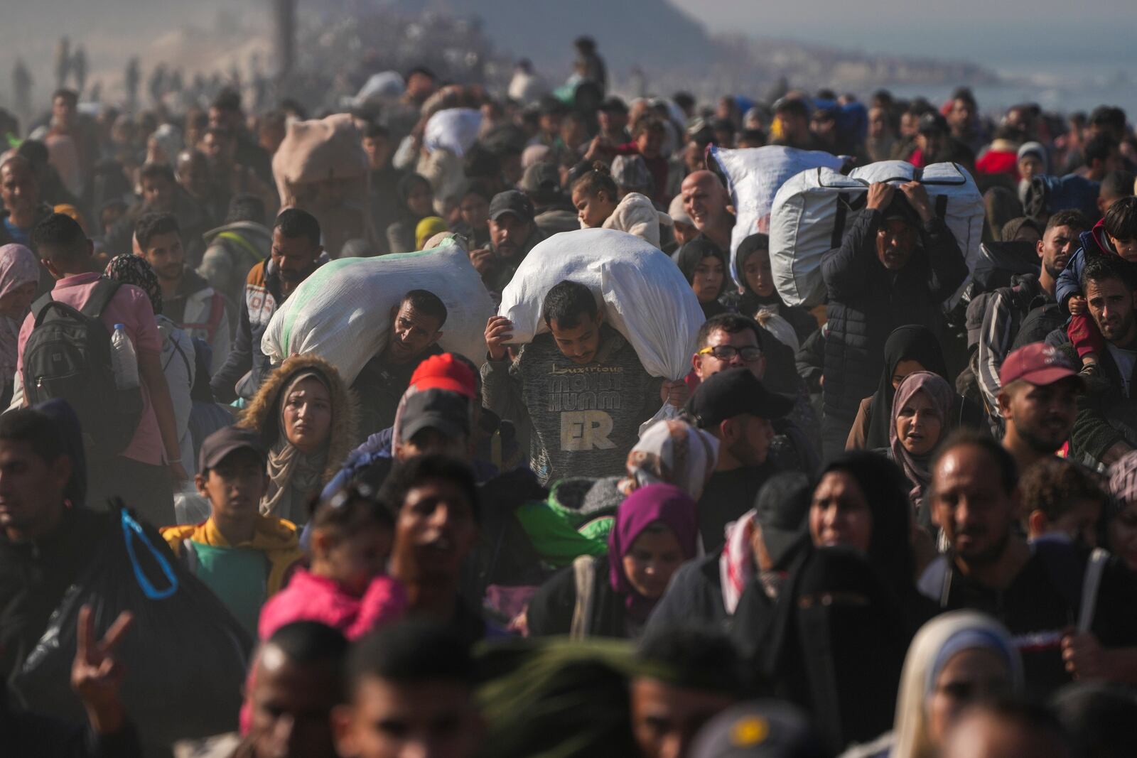 Displaced Palestinians return to their homes in the northern Gaza Strip, following Israel's decision to allow thousands of them to go back for the first time since the early weeks of the 15-month war with Hamas, Monday, Jan. 27, 2025. (AP Photo/Abdel Kareem Hana)