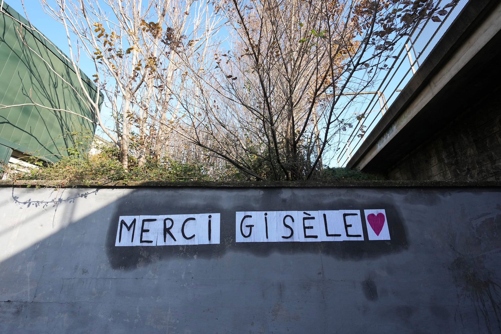 FILE -A poster "Thank you Gisele" is pictured, Dec. 14, 2024 in Avignon, southern France, near the courthouse where the Mazan rape trial is taking place. (AP Photo/Aurelien Morissard), File)