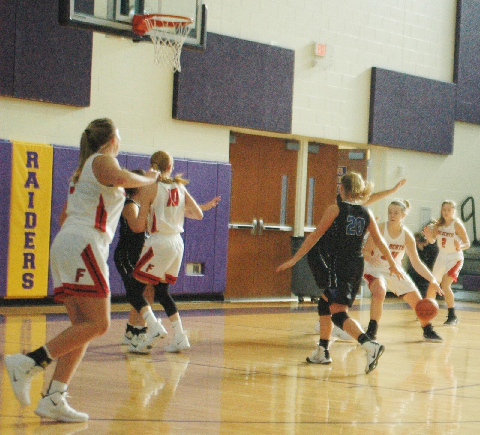 Franklin’s Brooke Stover (34) dribbles toward the basket during Sunday afternoon’s 45-36 win over Worthington Kilbourne in the Gary West Memorial Tipoff Classic VII at Reynoldsburg. RICK CASSANO/STAFF