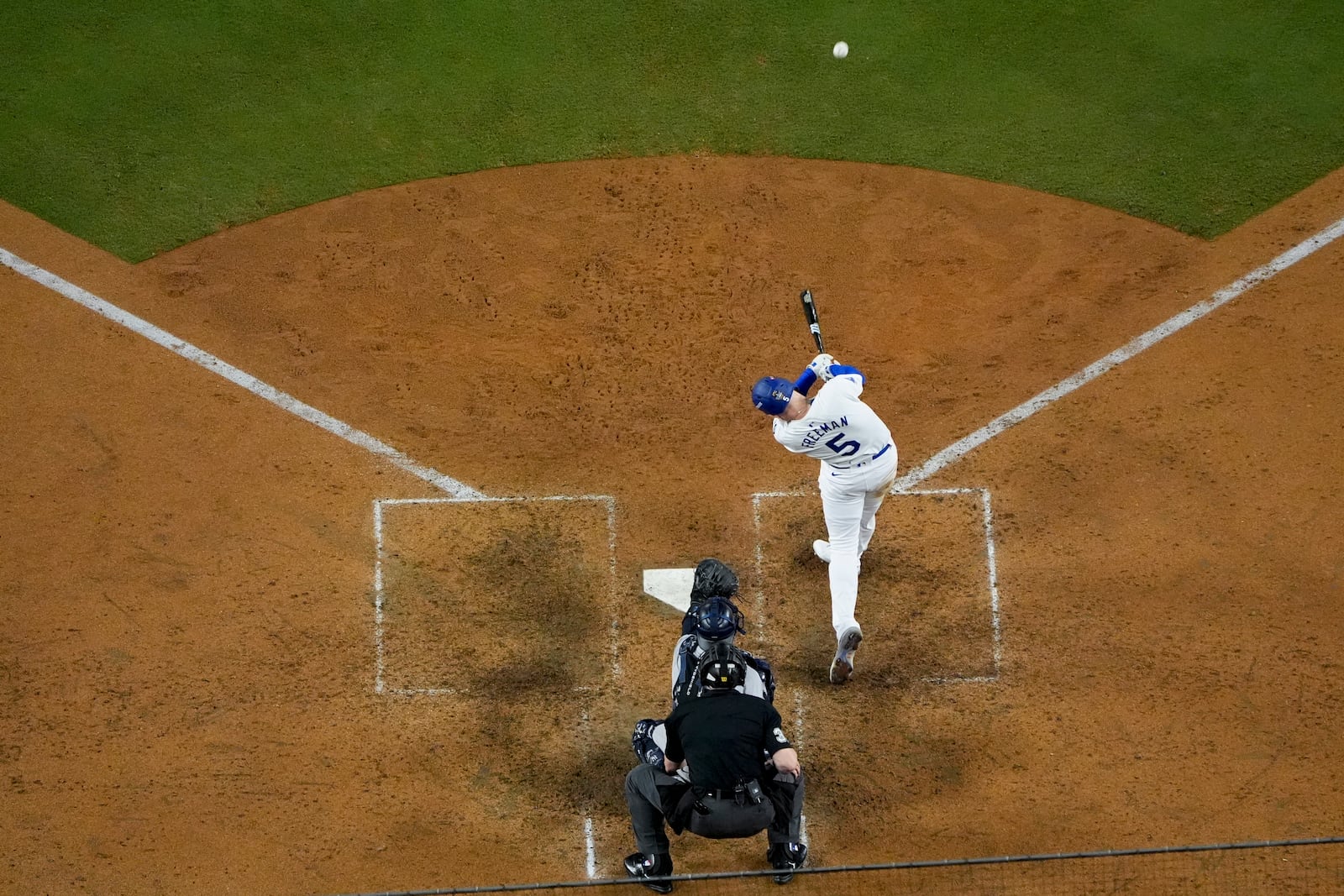 Los Angeles Dodgers' Freddie Freeman connects for a walk-off grand slam home run during the 10th inning in Game 1 of the baseball World Series against the New York Yankees, Friday, Oct. 25, 2024, in Los Angeles. (AP Photo/Mark J. Terrill)