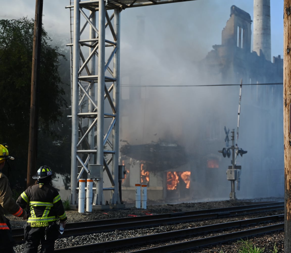 Fire destroys former Beckett Paper office building in Hamilton