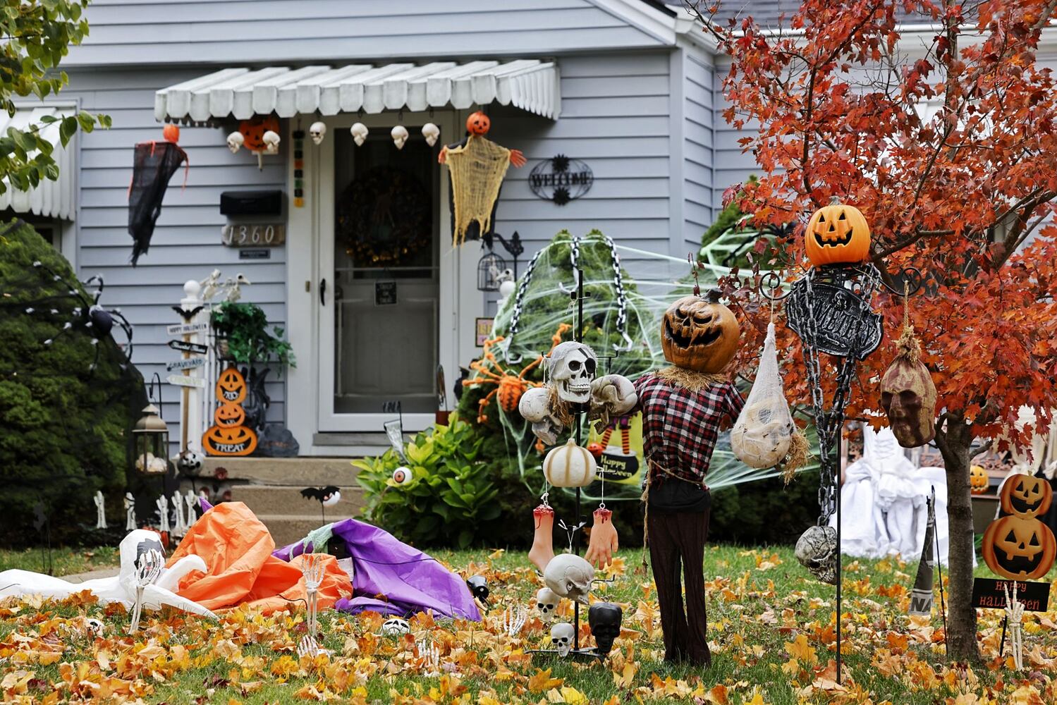 101022 Halloween decorations