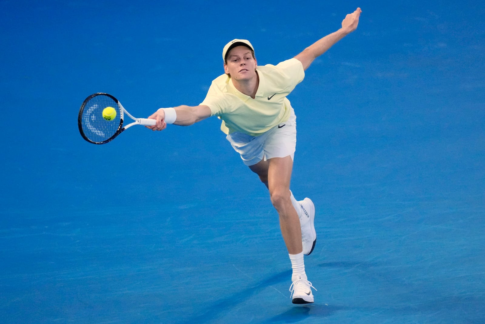 Jannik Sinner of Italy plays a forehand to Alexander Zverev of Germany during the men's singles final at the Australian Open tennis championship in Melbourne, Australia, Sunday, Jan. 26, 2025. (AP Photo/Vincent Thian)