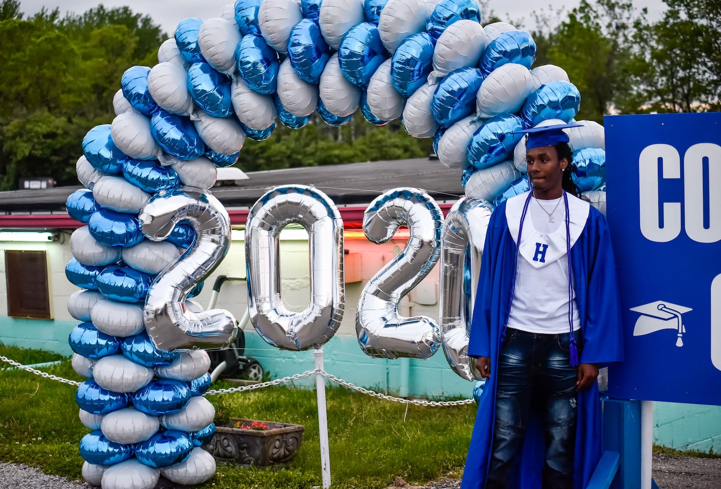 Hamilton High School seniors celebrate graduation at Holiday Auto Theatre drive-in