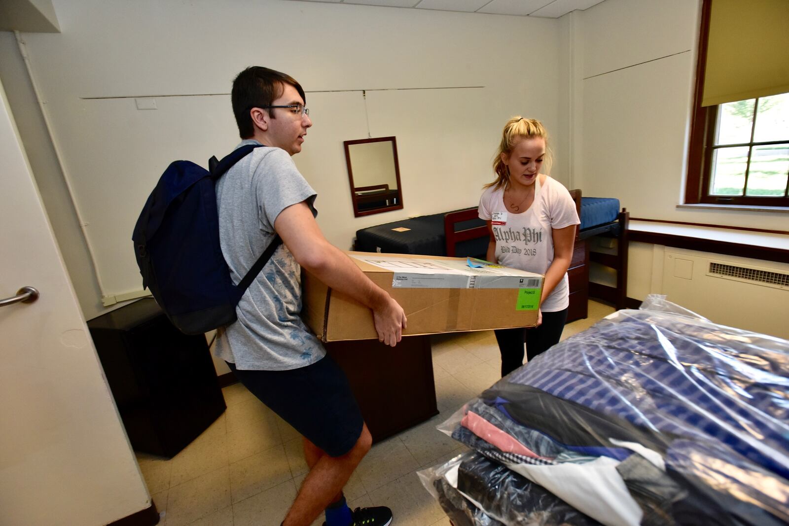 Thousands of new college freshmen flooded onto Miami University’s main Oxford campus Thursday as part of the largest class in the school’s history. 