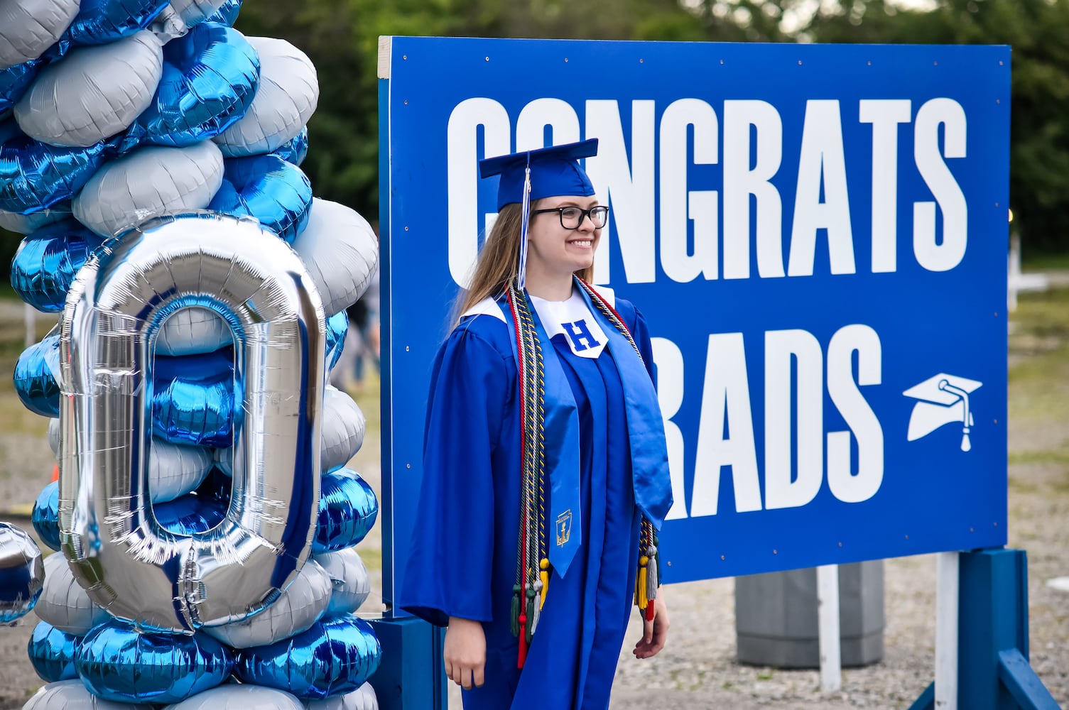 Hamilton High School seniors celebrate graduation at Holiday Auto Theatre drive-in