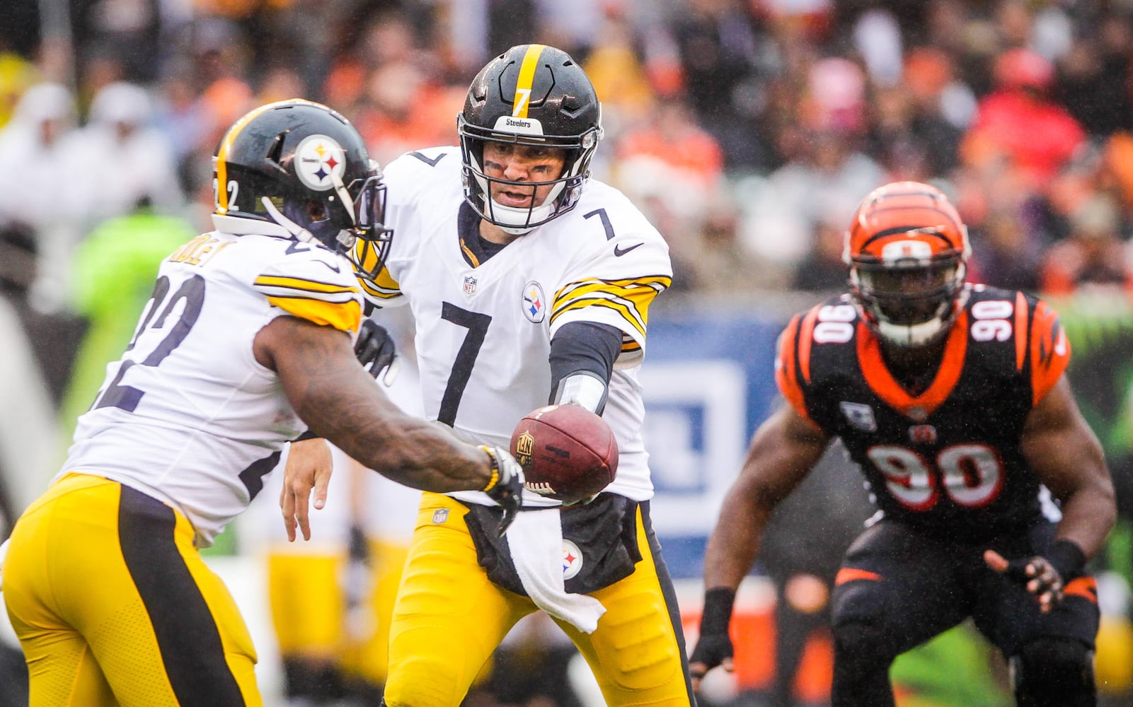 Cincinnati Bengals vs Pittsburgh Steelers football