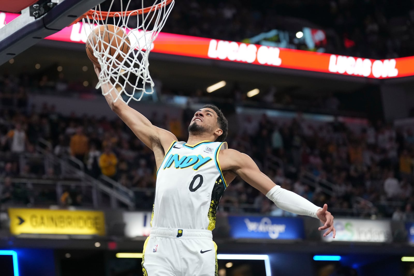 Indiana Pacers guard Tyrese Haliburton (0) dunks while playing the Milwaukee Bucks during the second half of an NBA basketball game in Indianapolis, Tuesday, March 11, 2025. (AP Photo/AJ Mast)