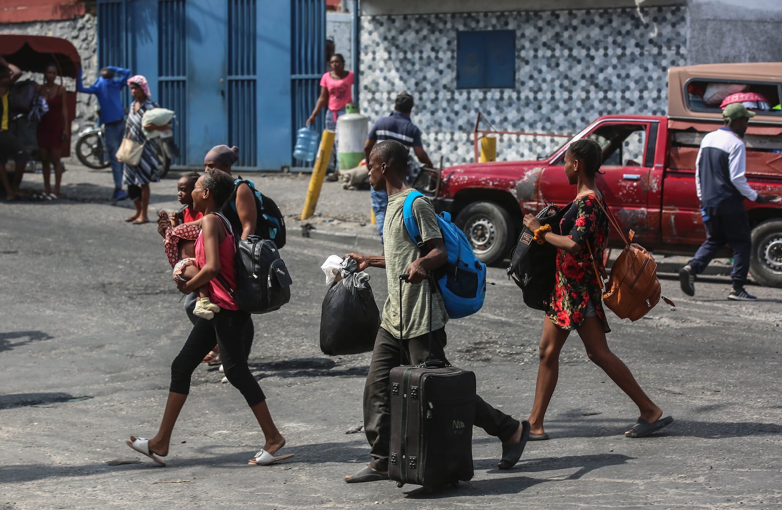 Residents flee their homes to escape gang violence in the Nazon neighborhood of Port-au-Prince, Haiti, Thursday, Nov. 14, 2024. (AP Photo/Odelyn Joseph)