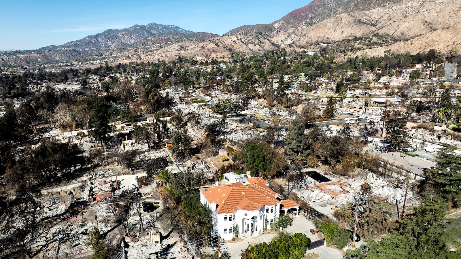 A lone home stands among residences levelled by the Eaton Fire in Altadena, Calif., on Tuesday, Jan. 21, 2025. (AP Photo/Noah Berger)