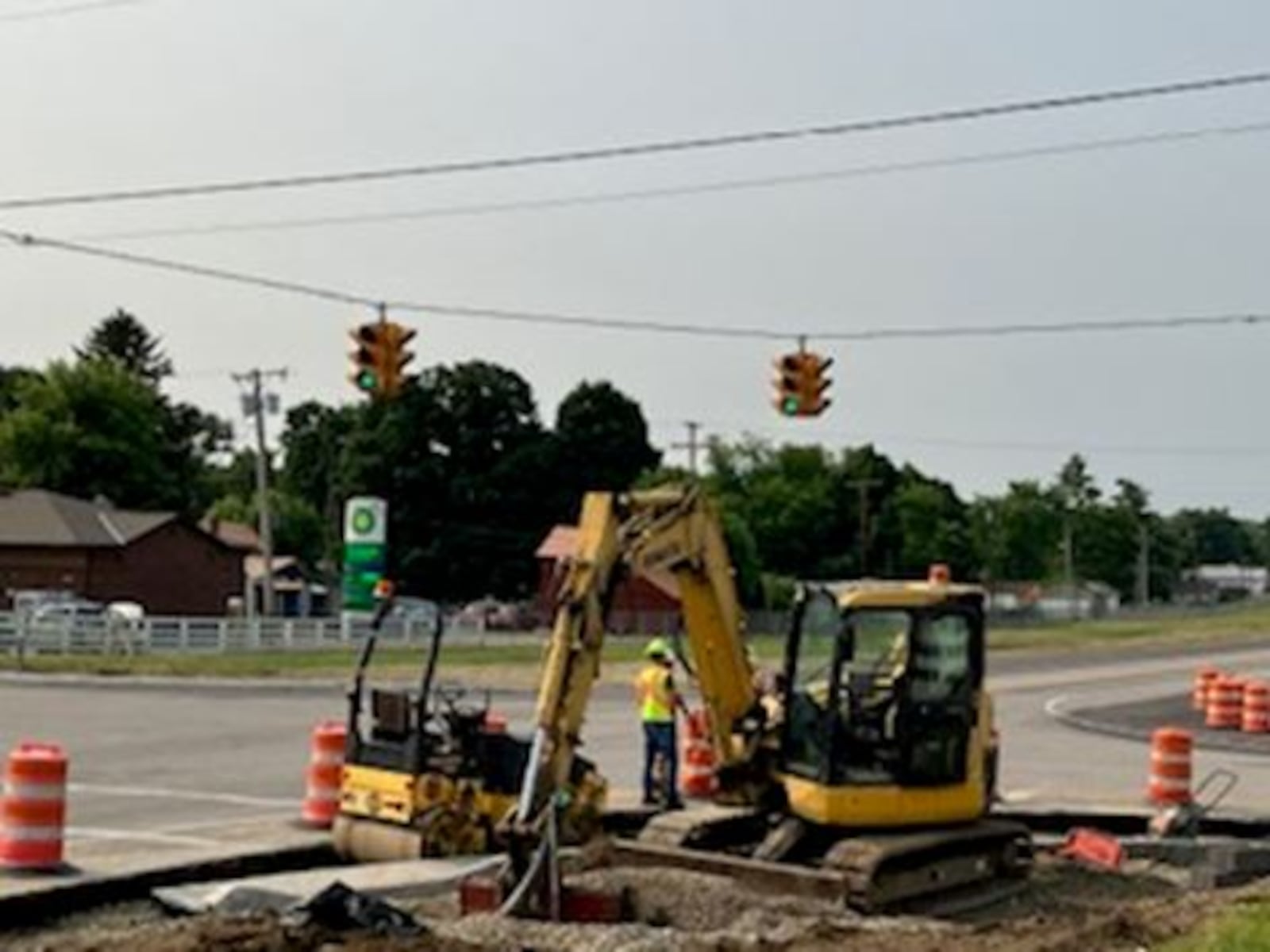 Construction is continuing on updates at the intersection of U.S. 127 and Ohio 725 in Camden. LAUREN PACK/STAFF