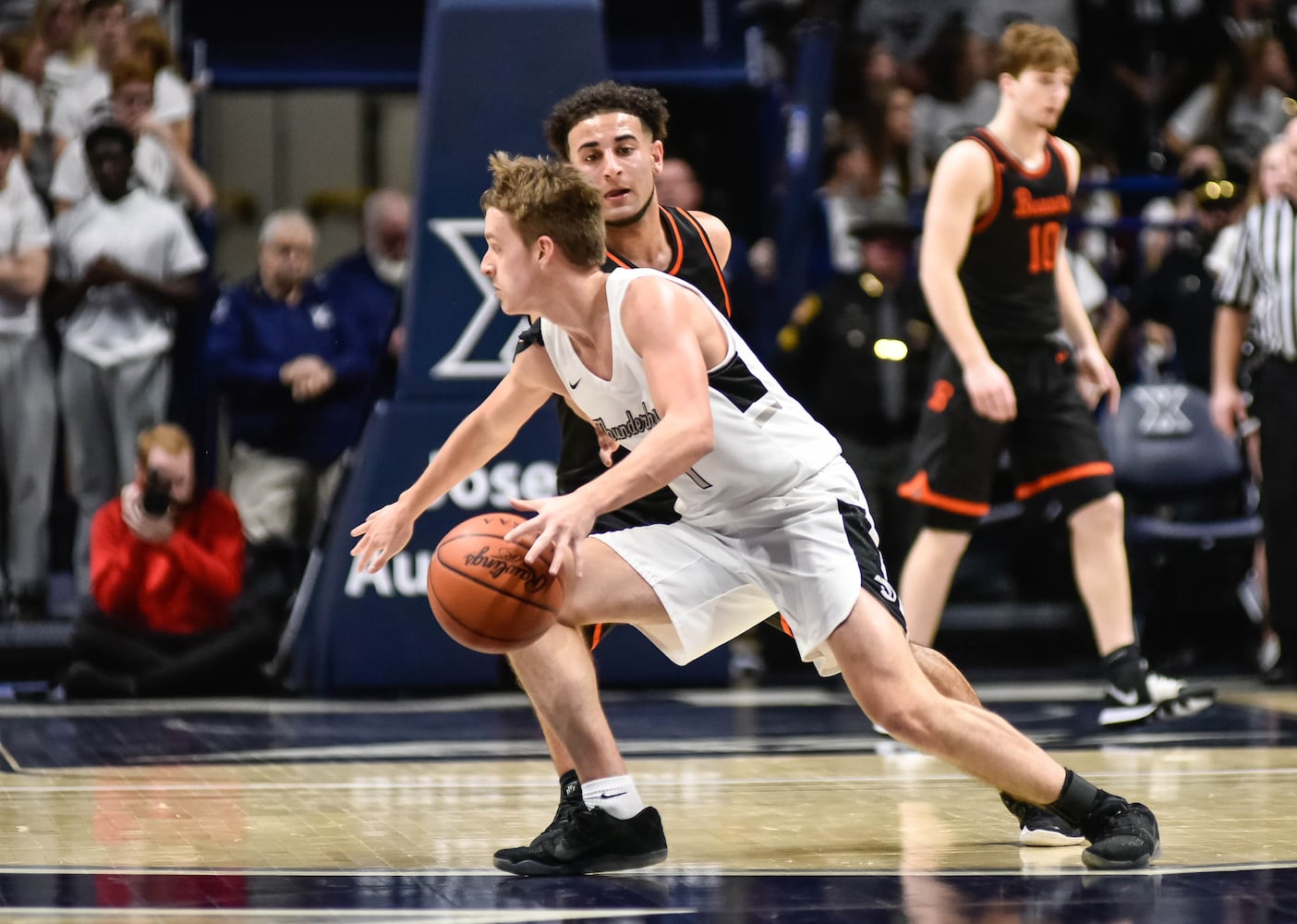 Lakota East beats Beavercreek in boys D1 district basketball final