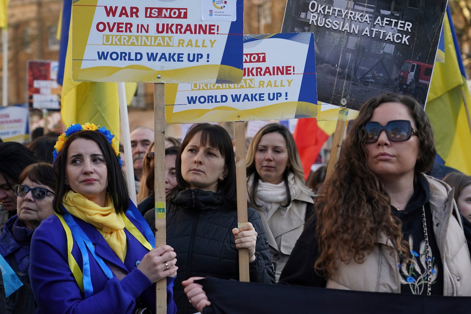 Ukrainian supporters demonstrate outside Downing Street with flags and placards as Britain's Prime Minister Keir Starmer holds a Ukraine Summit at Lancaster House in London, Sunday, March 2, 2025.(AP Photo/Alberto Pezzali)