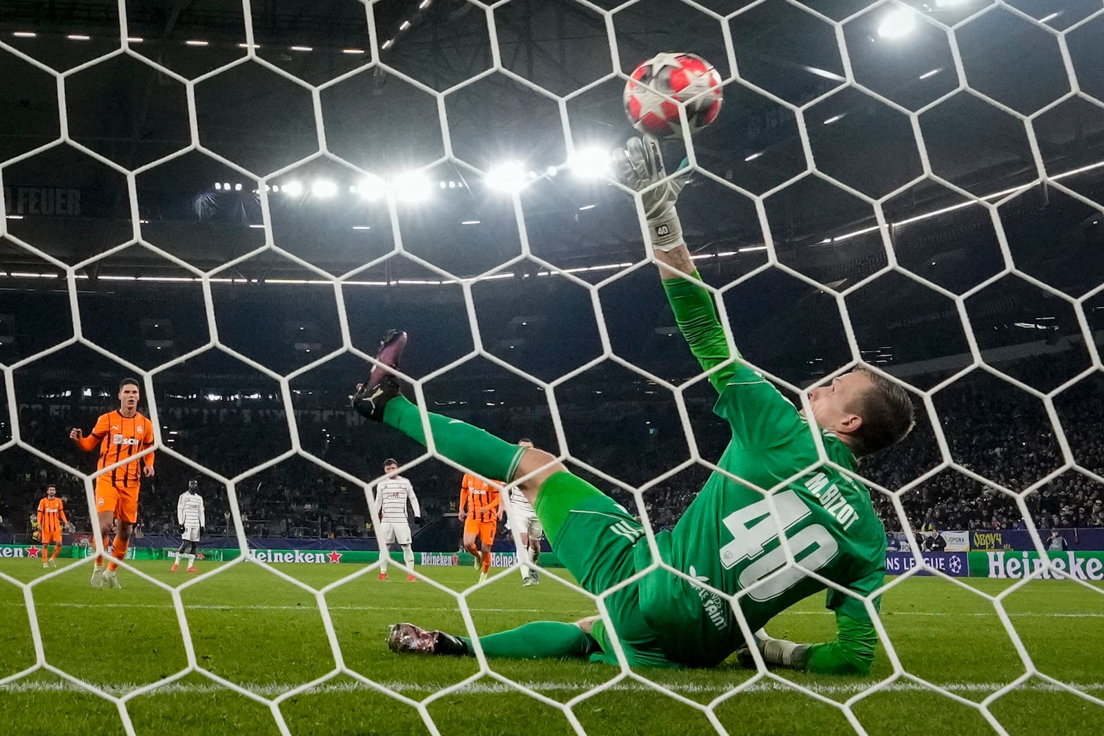 Brest's goalkeeper Marco Bizot fails to save a penalty kick taken by Shakhtar's Heorhiy Sudakov, left, during the Champions League opening phase soccer match between Shakhtar Donetsk and Stade Brest at the Arena AufSchalke in Gelsenkirchen, Germany, Wednesday Jan. 22, 2025. (AP Photo/Martin Meissner)