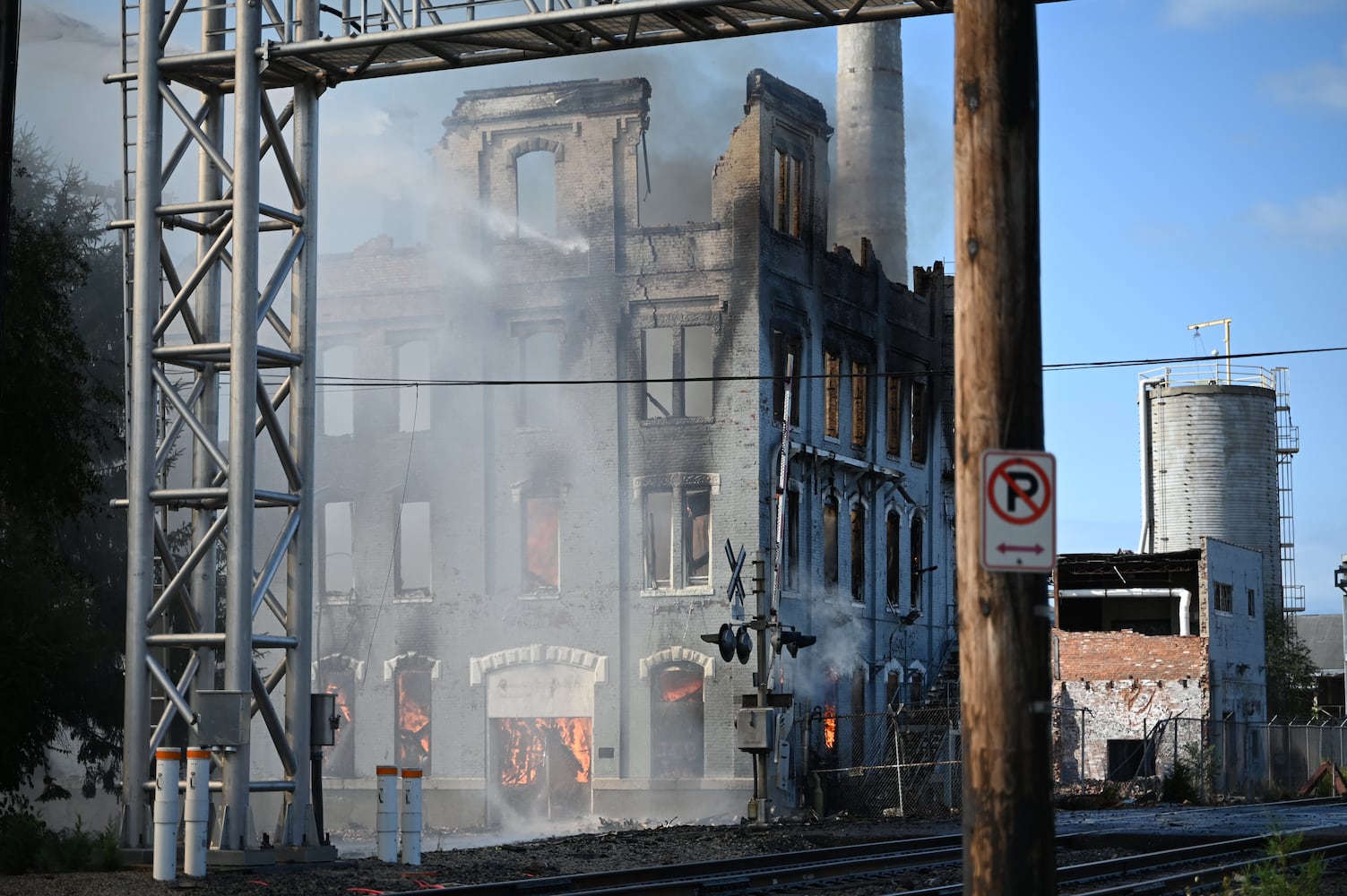 Fire destroys former Beckett Paper office building in Hamilton