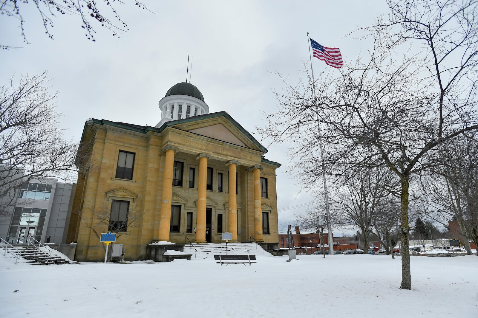 The exterior view is seen of the Chautauqua County Courthouse where the trial of the man charged with attacking author Salmon Rushdie in 2022 is underway in Mayville, N.Y. , Tuesday, Feb. 4, 2025. (AP Photo/Adrian Kraus)