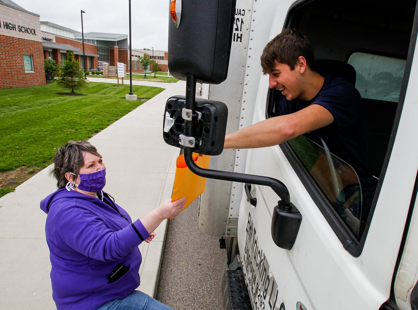 Middletown High School graduates drive up to receive diplomas