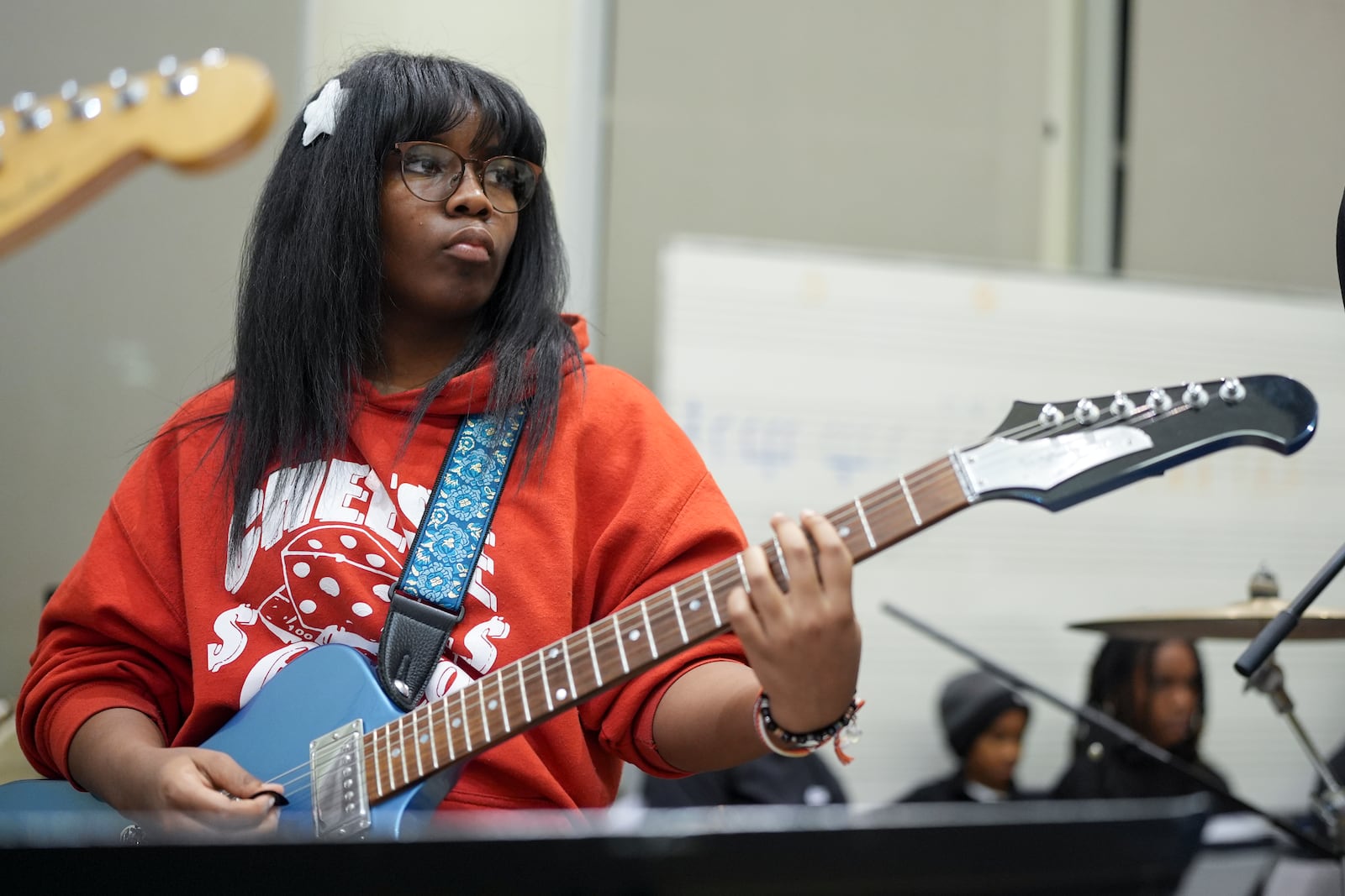 Zariya Scullark plays the guitar during rehearsal at the Stax Music Academy, Thursday, Jan. 30, 2025, in Memphis, Tenn. (AP Photo/George Walker IV)