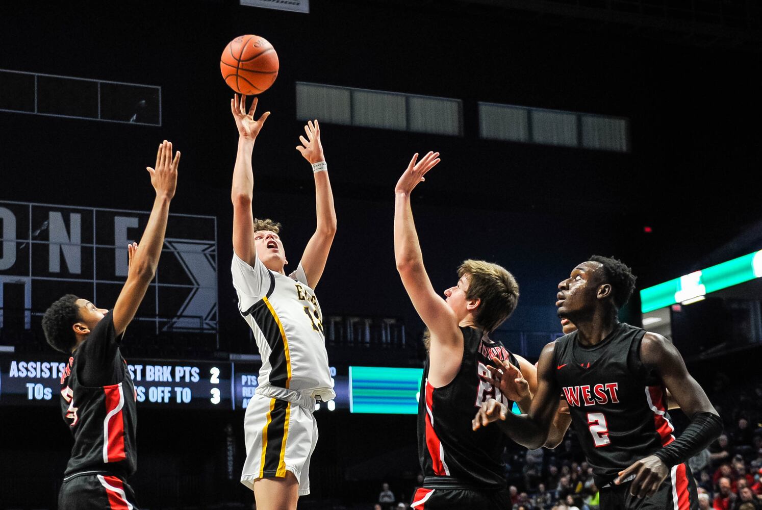 Centerville beats Lakota West in D1 boys district basketball final