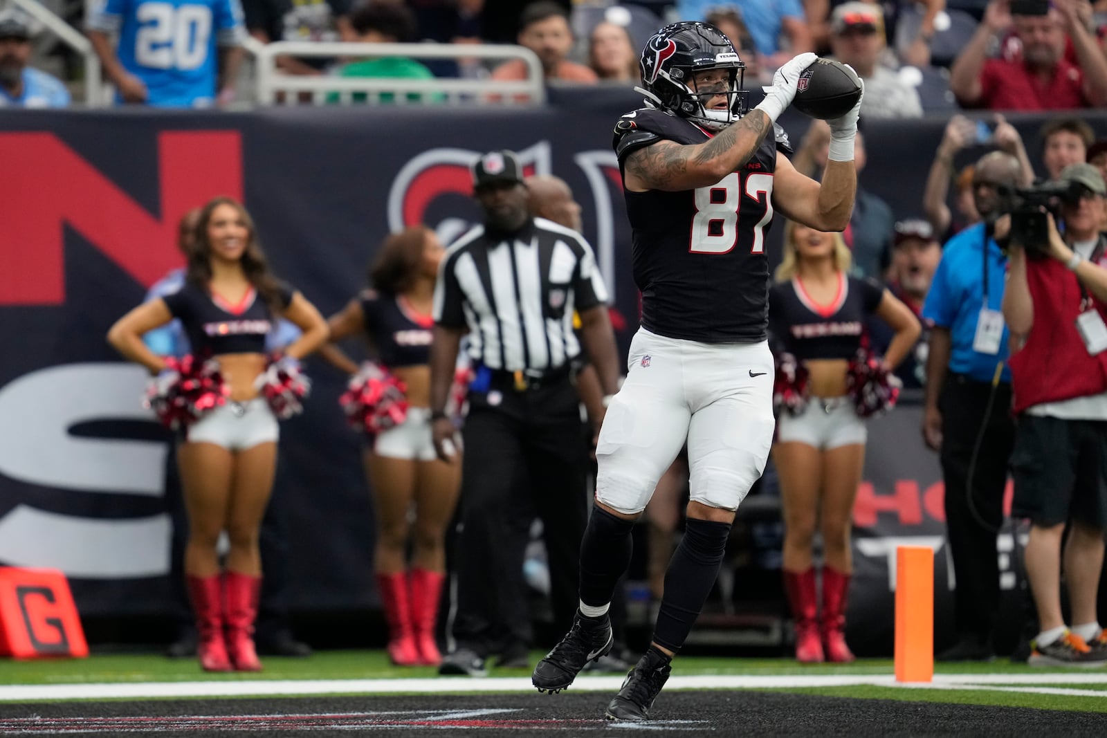 Houston Texans tight end Cade Stover (87) catches a pass in the end zone for a touchdown during the first half of an NFL football game against the Tennessee Titans, Sunday, Nov. 24, 2024, in Houston. (AP Photo/Ashley Landis)