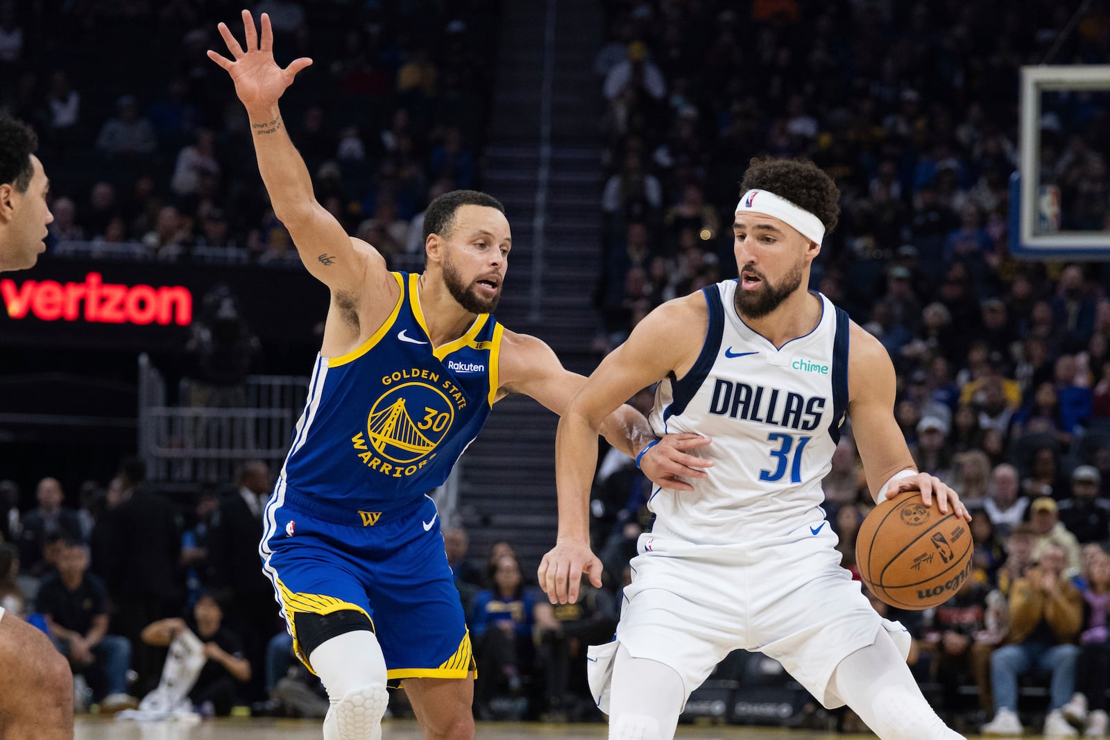 Golden State Warriors guard Stephen Curry (30) defends against Dallas Mavericks guard Klay Thompson (31) during the first half of an NBA basketball game Sunday, Dec. 15, 2024, in San Francisco. (AP Photo/Benjamin Fanjoy)