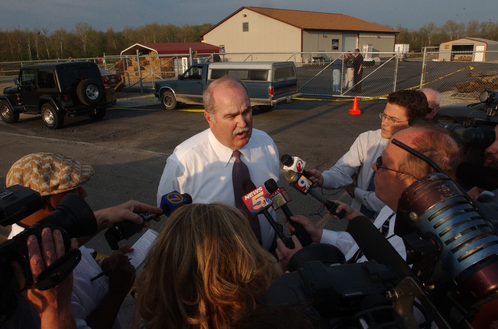 Butler County Sherriff Richard Jones addresses the media gathered at the Lazy Dog Feed and Drink drive-thru (in background) in Milford Twp. where a Butler County Sherriff’s Brandon Roberts was shot April 20, 2005. GREG LYNCH/STAFF