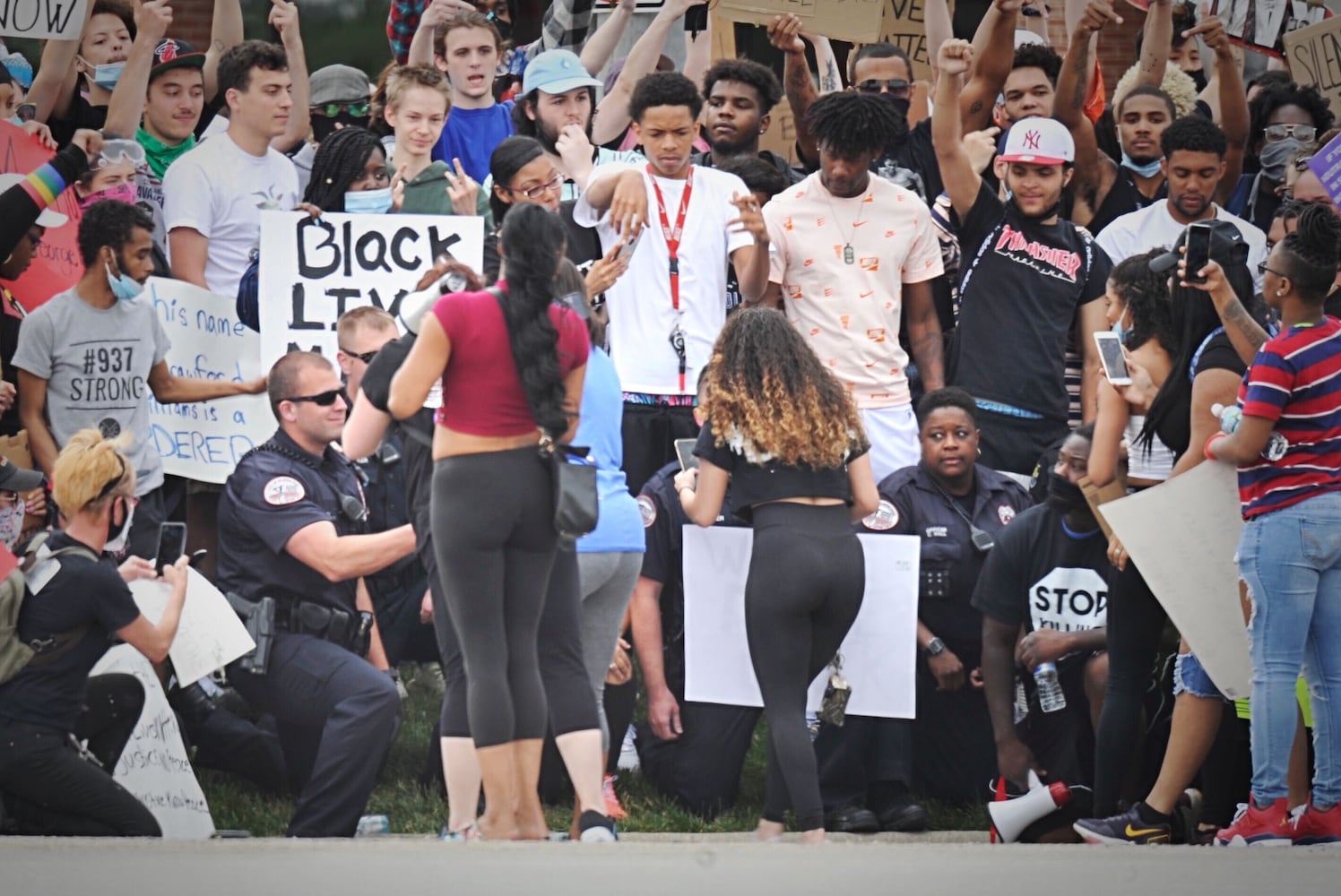 Officers take knee to show solidarity with protesters after tear gas in Beavercreek