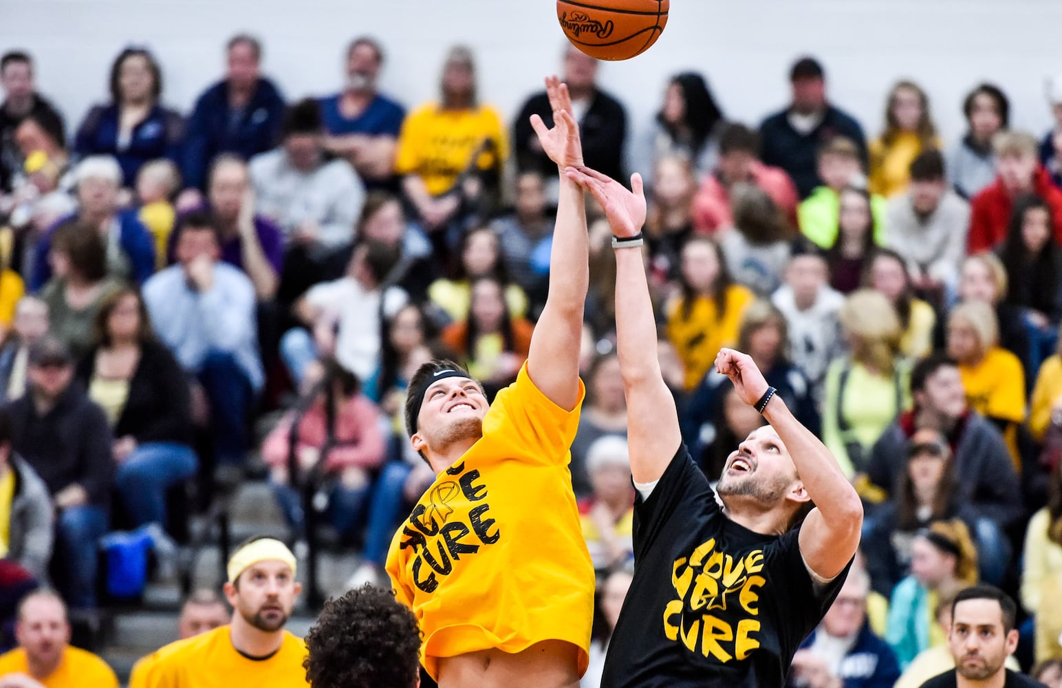 Two Butler County schools hold basketball game to benefit Madison teen battling cancer