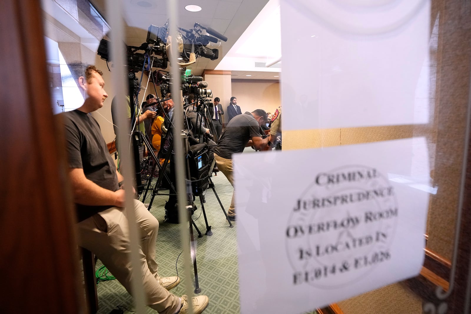 Media members are seen inside a hearing room where committee members are discussing the case of deathrow inmate Robert Roberson, Monday, Oct. 21, 2024, in Austin, Texas. (AP Photo/Tony Gutierrez)