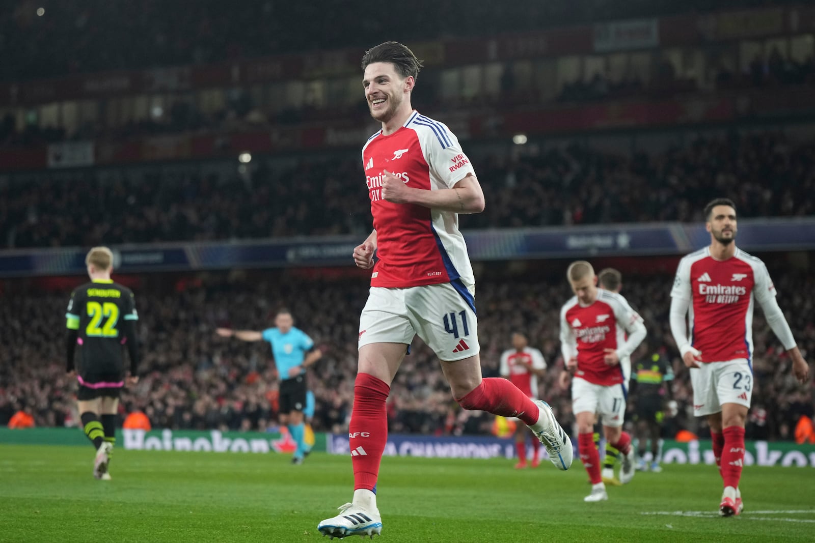 Arsenal's Declan Rice celebrates after scoring his side's second goal during the Champions League round of 16 second leg soccer match between Arsenal FC and PSV Eindhoven at the Arsenal stadium in London, England, Wednesday, March 12, 2025. (AP Photo/Alastair Grant)