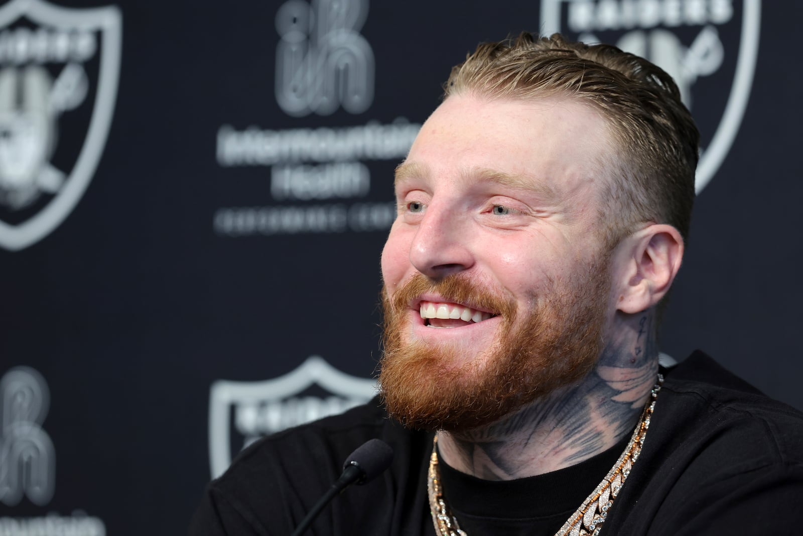 Las Vegas Raiders defensive end Maxx Crosby smiles during an NFL football news conference Wednesday, March 5, 2025, in Henderson, Nev.(Steve Marcus/Las Vegas Sun via AP)