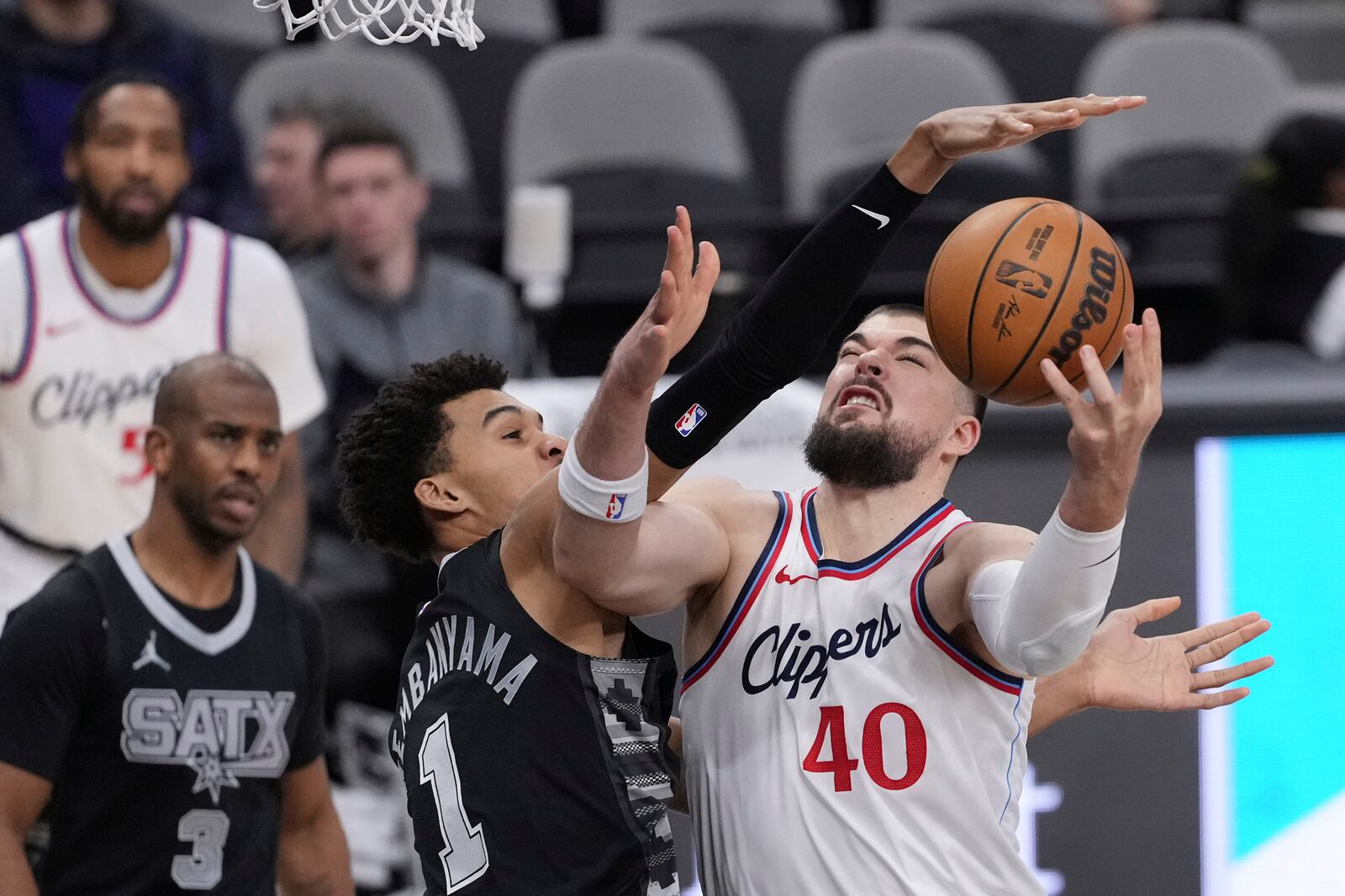 LA Clippers center Ivica Zubac (40) is blocked by San Antonio Spurs center Victor Wembanyama (1) during the first half of an NBA basketball game in San Antonio, Wednesday, Jan. 29, 2025. (AP Photo/Eric Gay)