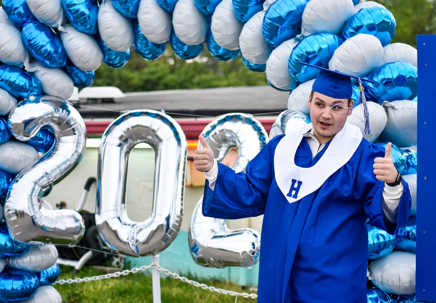 Hamilton High School seniors celebrate graduation at Holiday Auto Theatre drive-in