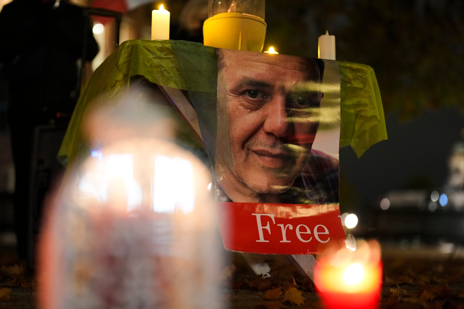 People commemorate Iranian-German Jamshid Sharmahd during a protest following his execution in Iran, near the Foreign Ministry in Berlin, Germany, Monday, Oct. 28, 2024. (AP Photo/Markus Schreiber)