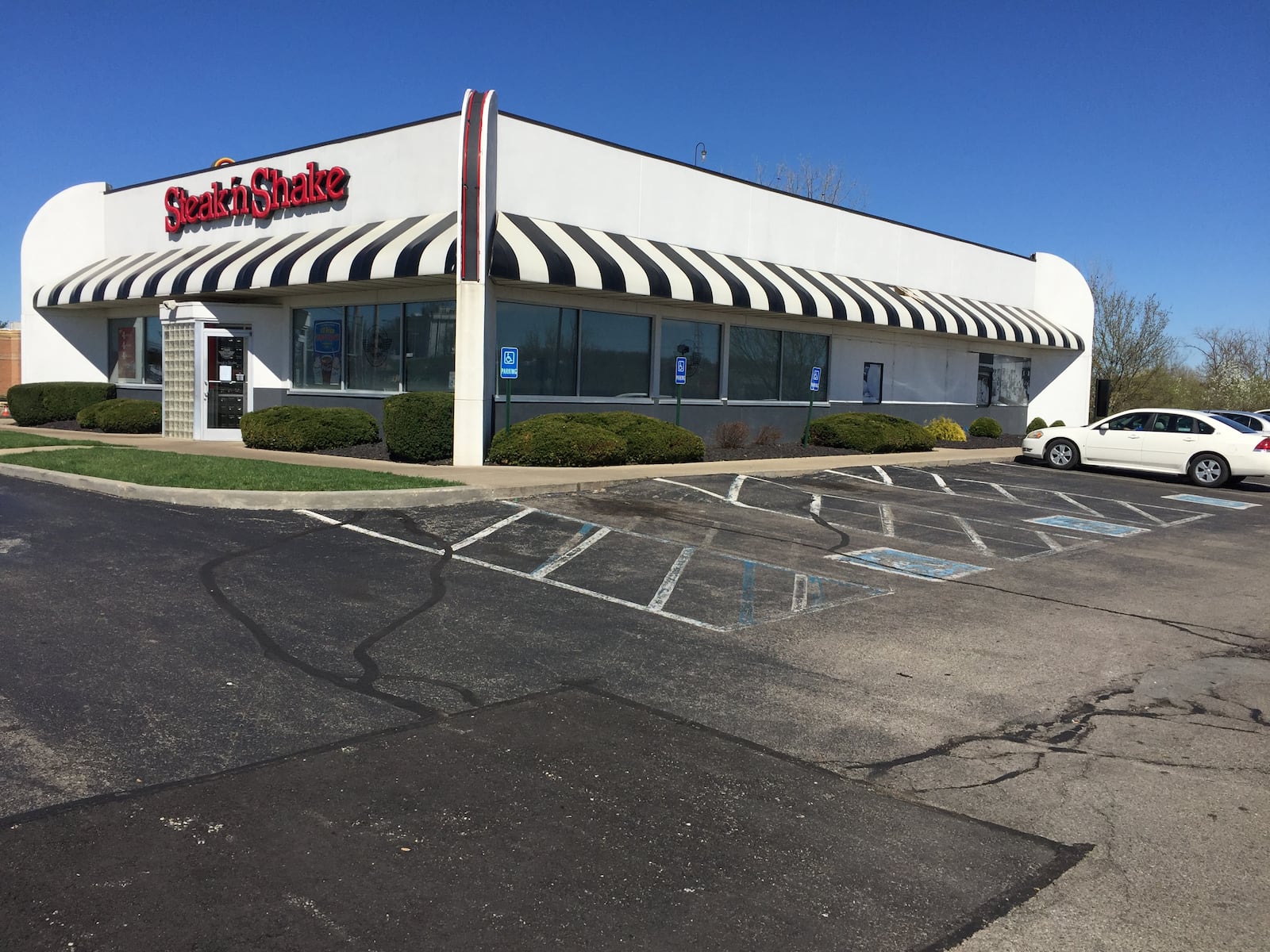 The sign on the door of the Steak ‘n Shake restaurant in Middletown says its closed for maintenance until April 23. However, the Middletown City Board of Health has suspended the food service license for the Steak ‘n Shake restaurant, 3107 Towne Blvd. for repeated violations. The two-week suspension expires April 23 but will require written permission to reopen. ED RICHTER/STAFF