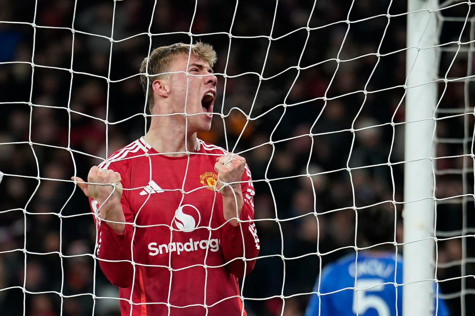 Manchester United's Rasmus Hojlund reacts during the English FA Cup fourth round soccer match between Manchester United and Leicester City at the Old Trafford stadium in Manchester, England, Friday, Feb. 7, 2025. (AP Photo/Dave Thompson)