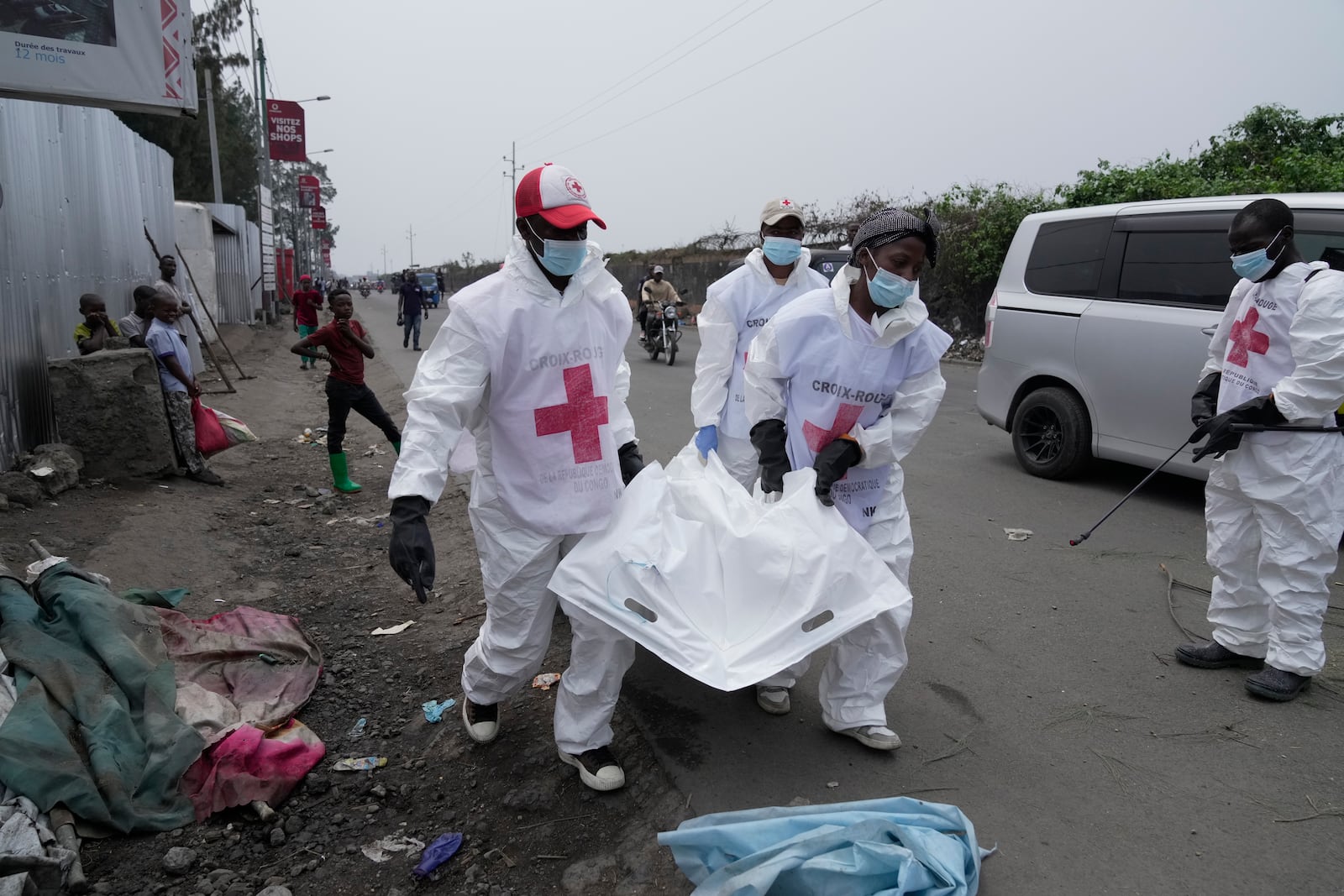 Members of the Congolese Red Cross collect bodies of alleged members of the Armed Forces of the Democratic Republic of Congo (FARDC), who lost their lives fighting against M23 rebels on the street of Goma, Congo, Thursday, Jan. 30, 2025. (AP Photo/Brian Inganga)