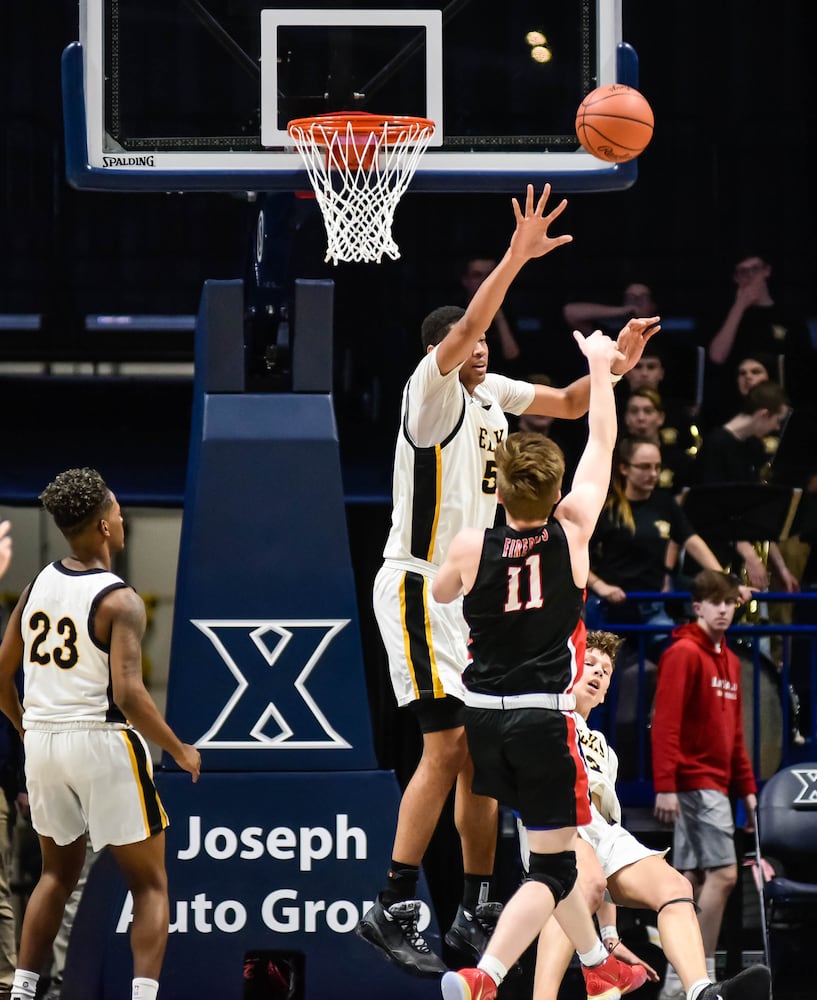 Centerville beats Lakota West in D1 boys district basketball final