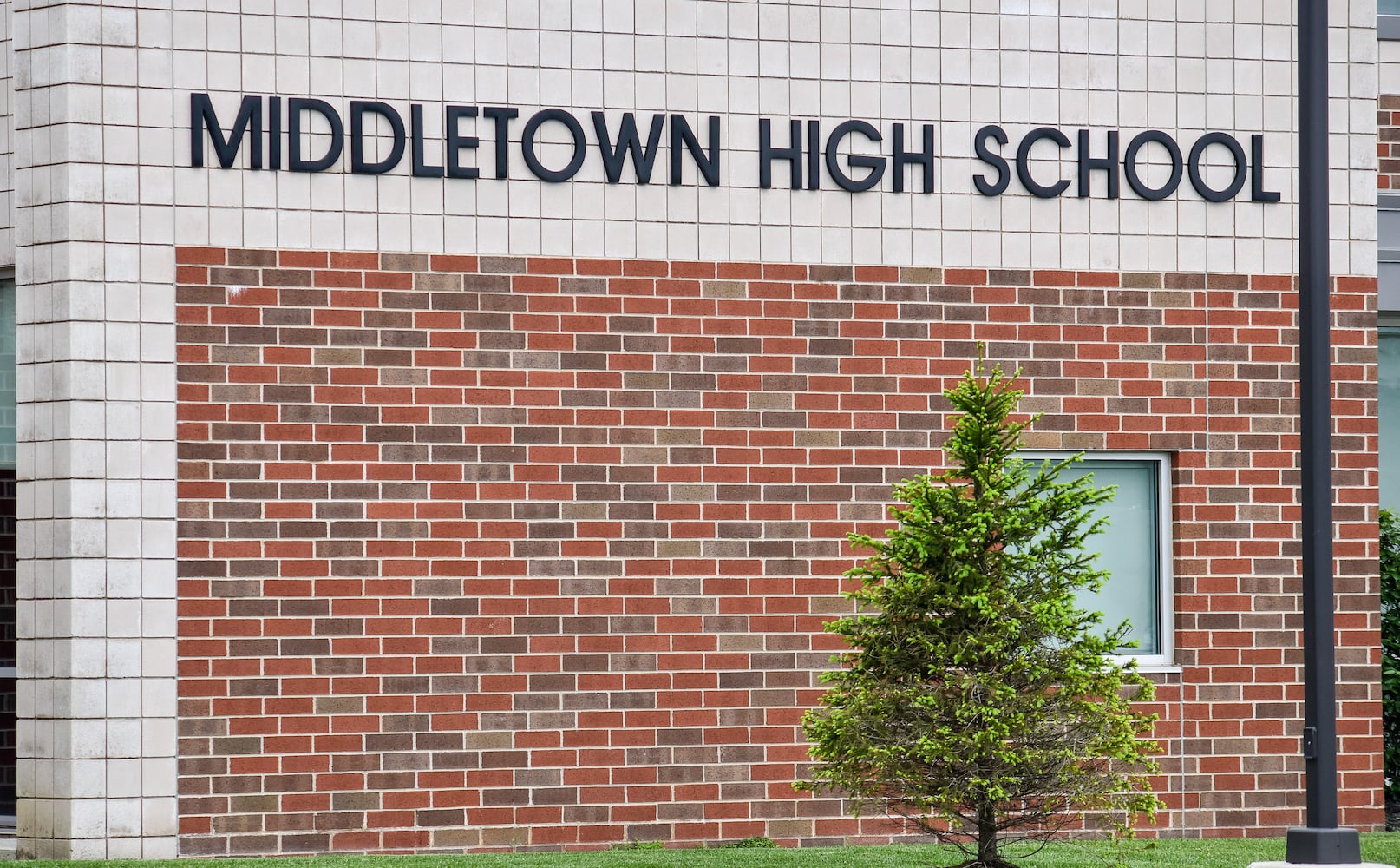 Middletown High School graduates drive up to receive diplomas