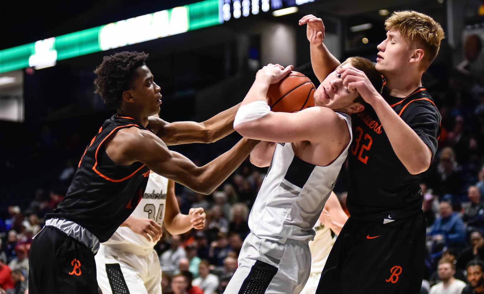 Lakota East beats Beavercreek in boys D1 district basketball final