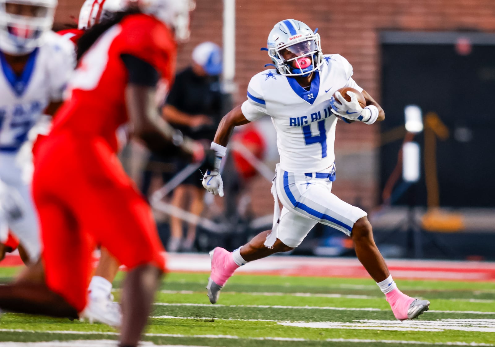 Hamilton's Marlon Reed carries the ball during their football game against Fairfield Friday, Oct. 4, 2024 at Fairfield Alumni Stadium. Hamilton won 43-21. NICK GRAHAM/STAFF